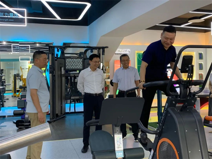 济南市体育局局长董怀敏一行莅临KY开元888参观指导